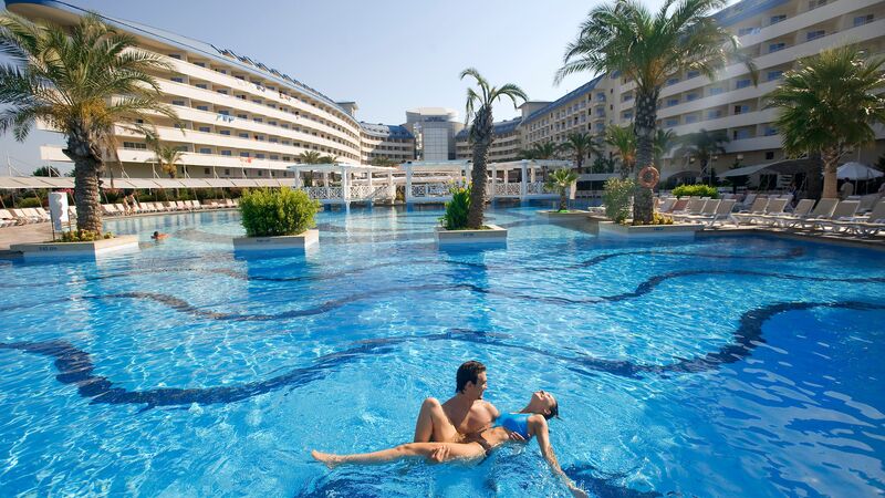 CRYSTAL ADMİRAL RESORT SUİTES & SPA