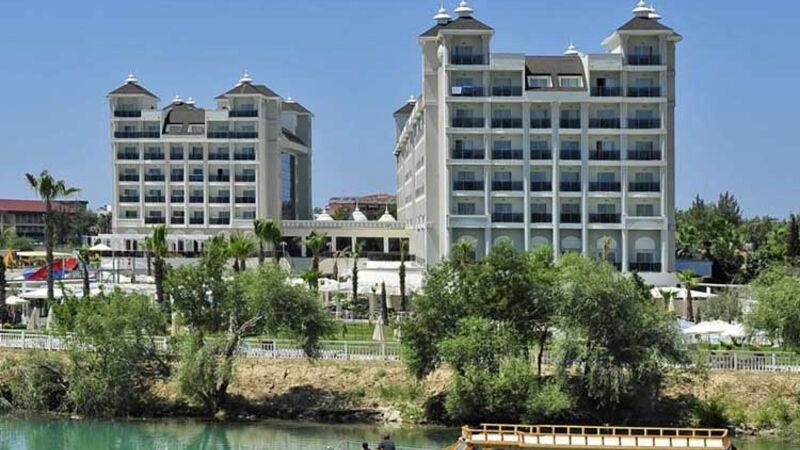 LAKE & RIVER SIDE HOTEL & SPA