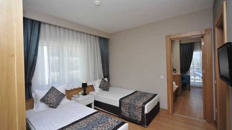 LAKE & RIVER SIDE HOTEL & SPA